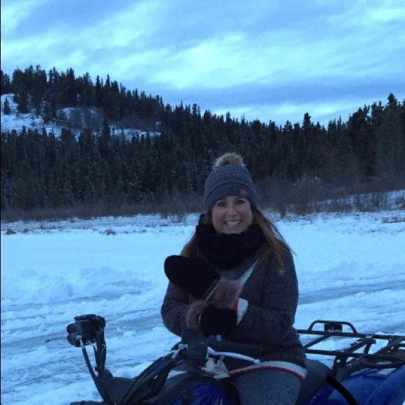 Meet your Posher, April - Picture 1 of 1